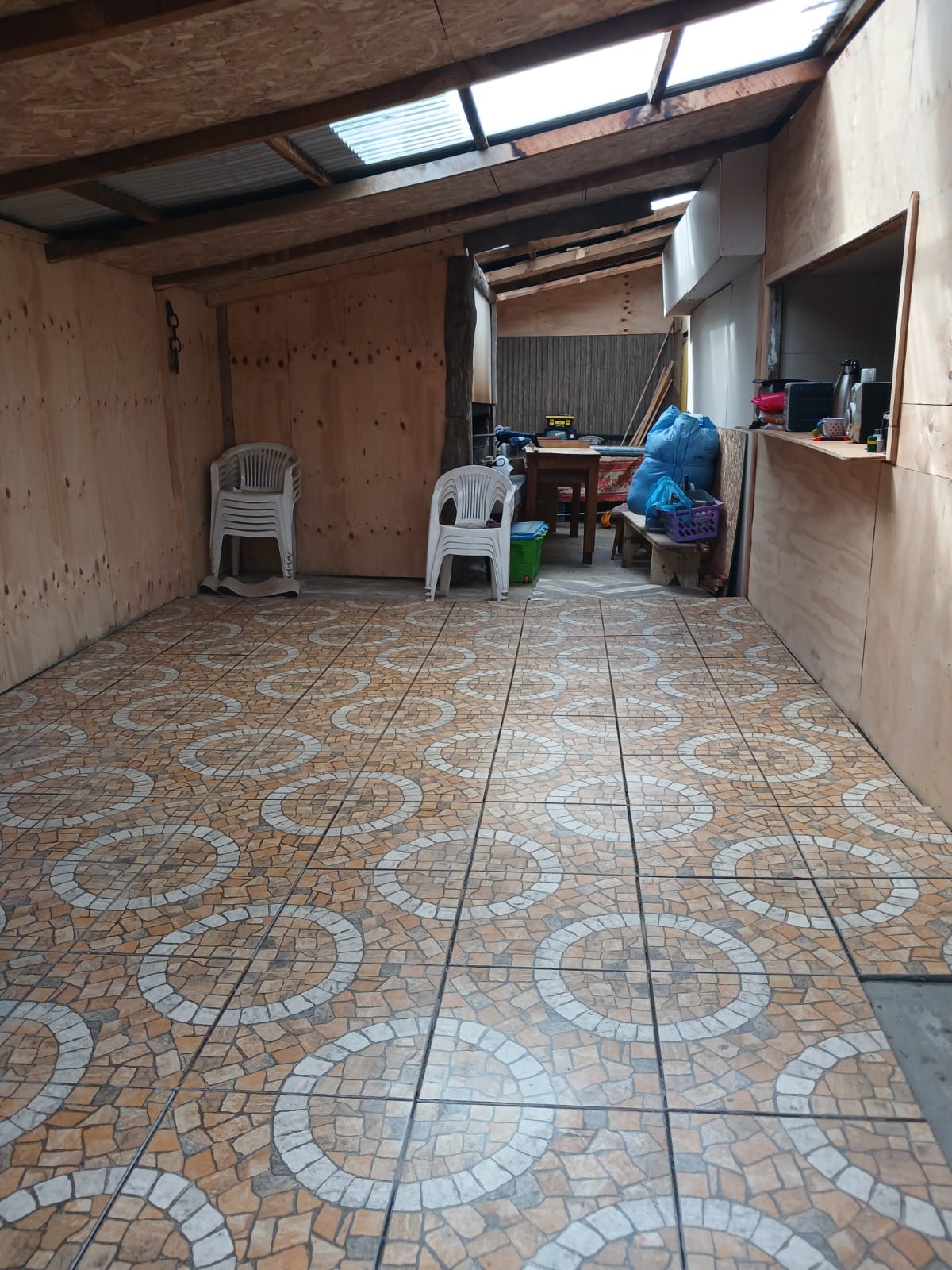 Trabajo interior de ampliación y terminaciones